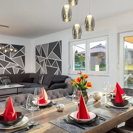 Blue Lagoon - Private Pool And Whirlpool *