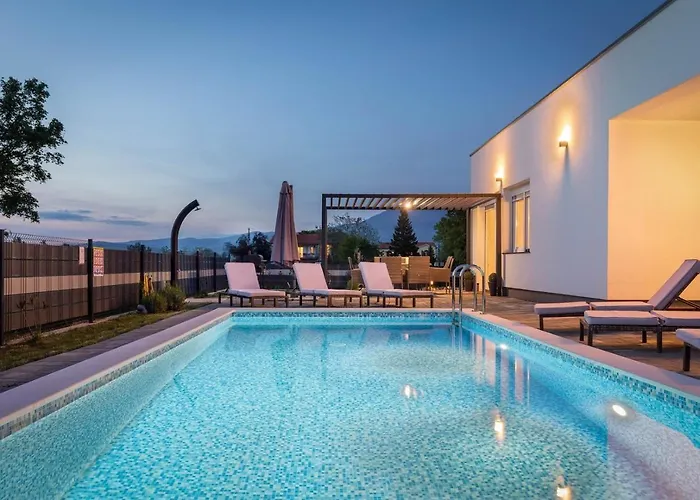 Blue Lagoon - Private Pool And Whirlpool Vila
