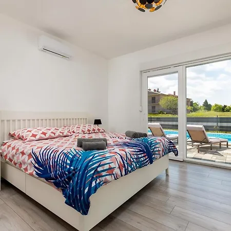 Blue Lagoon - Private Pool And Whirlpool Kršan