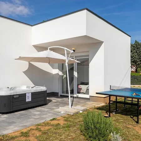 Blue Lagoon - Private Pool And Whirlpool Villa Krsan