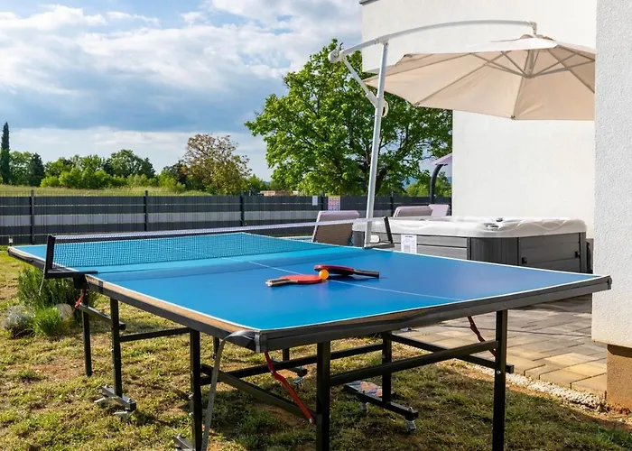 Blue Lagoon - Private Pool And Whirlpool Villa