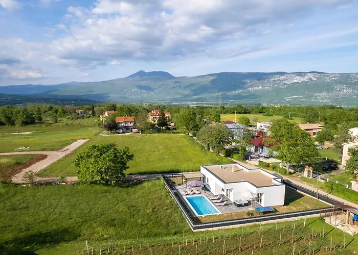 Blue Lagoon - Private Pool And Whirlpool * Krsan